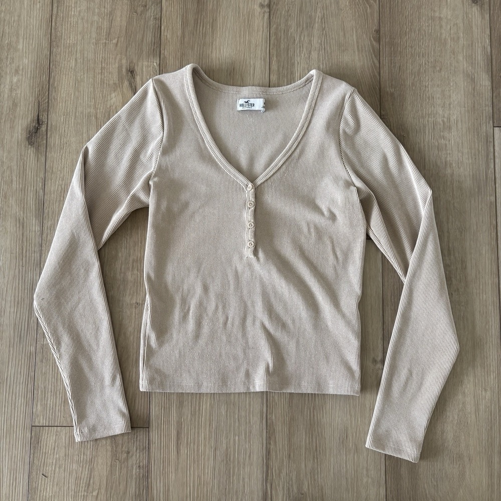 Hollister Women's Long Sleeve Ribbed T-Shirt Beige Slim Henley Style Medium M
